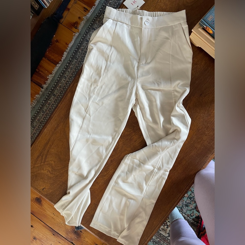 Women’s white pants